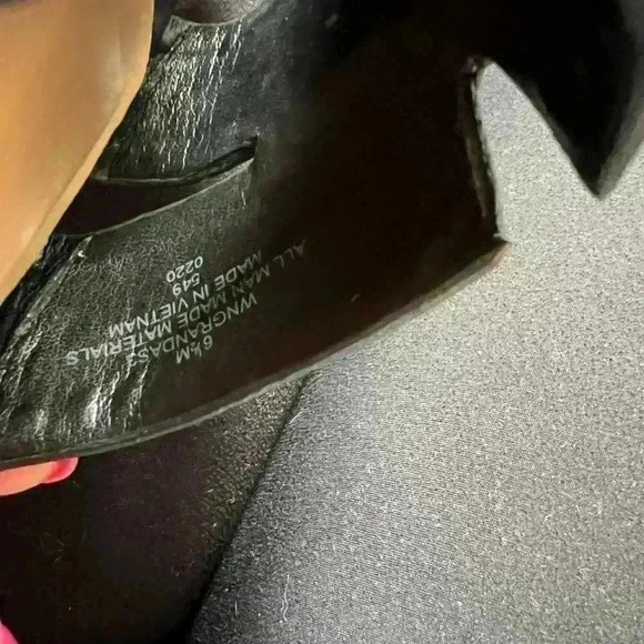 Nine West Grandas Black Faux Leather Sandals with Studs! Size 6.5 - Picture 6 of 6